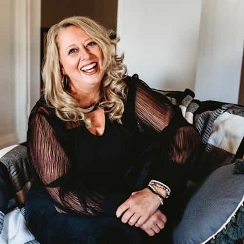 The headshot of Tara-Lee Harvard.