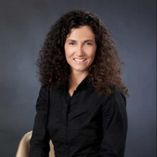 The headshot of Mandi Shields.